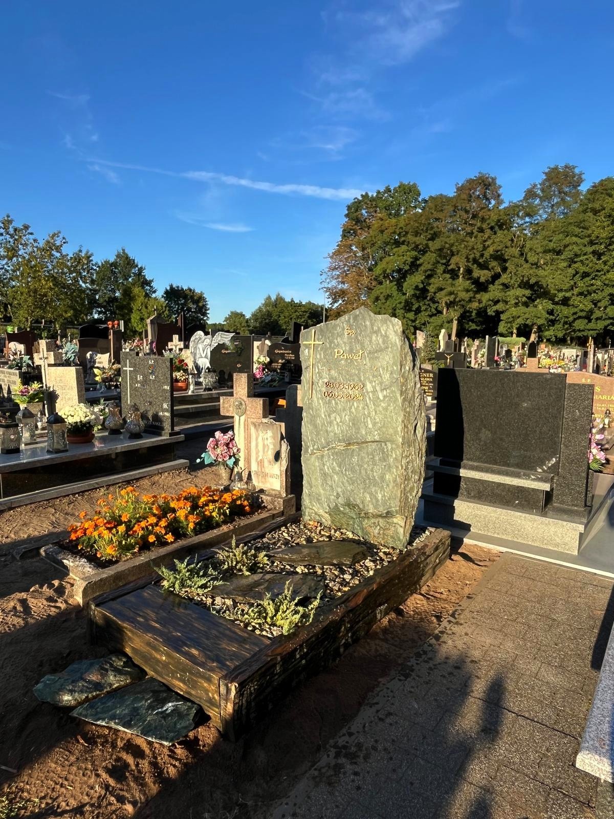 NAGROBEK SKAŁKOWY #SK34 NAGROBEK SKAŁKOWY #SK34