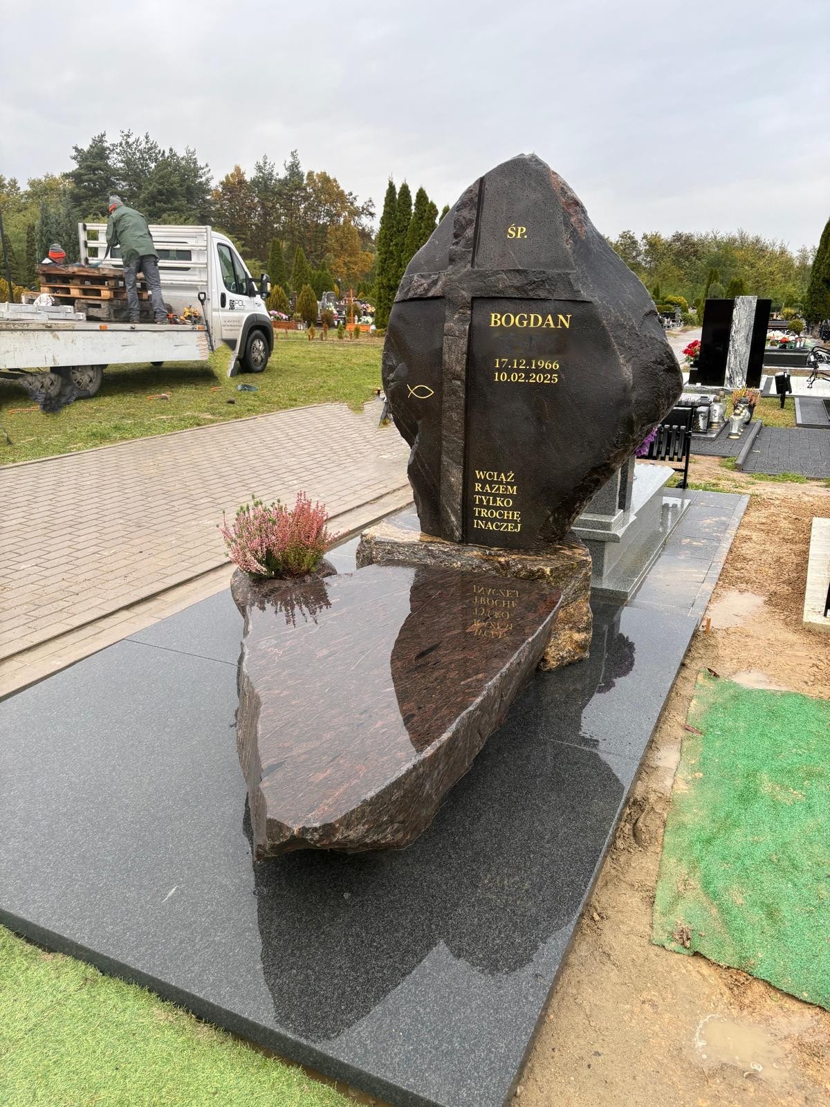 NAGROBEK SKAŁKOWY #SK36 NAGROBEK SKAŁKOWY #SK36