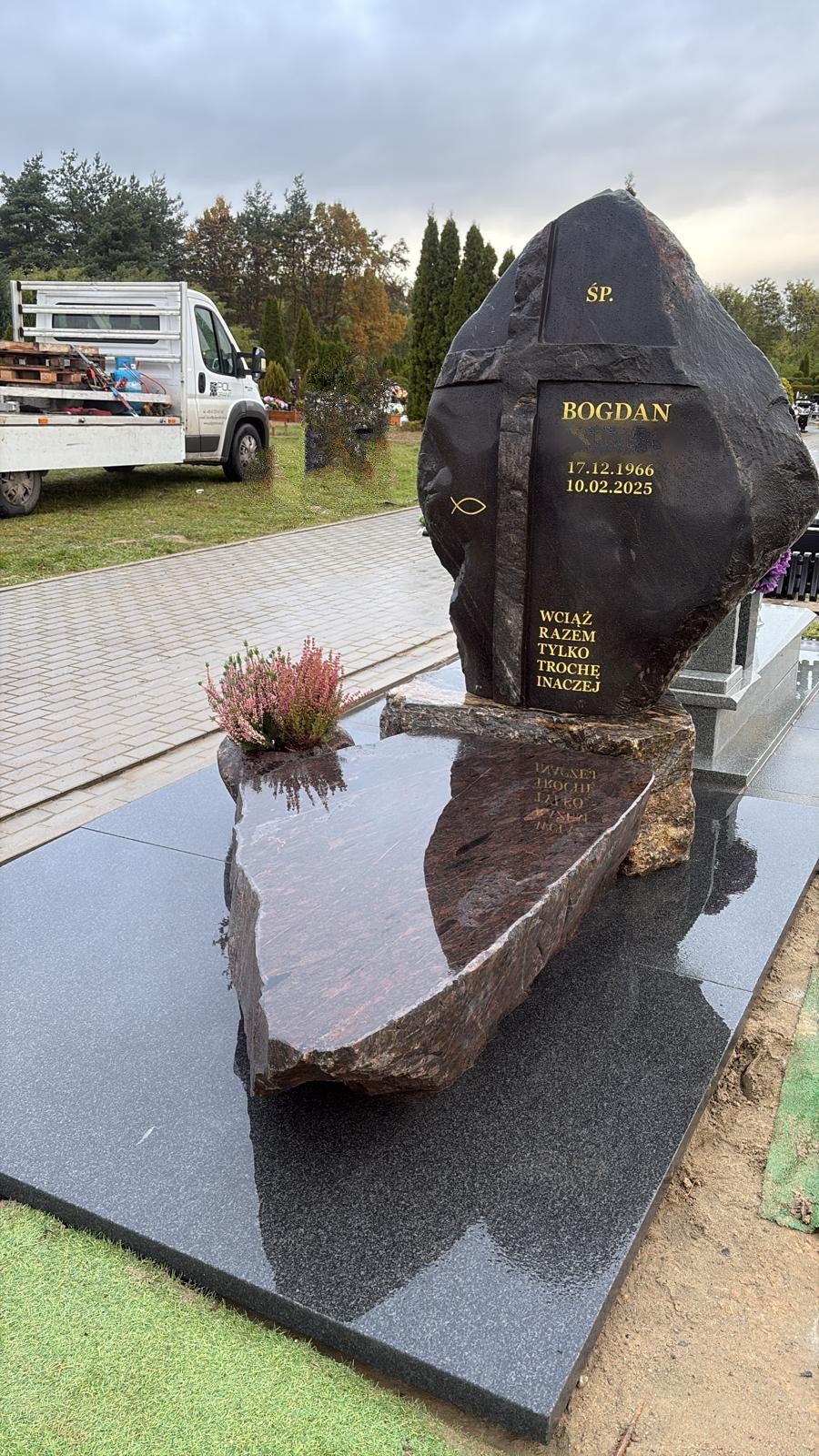 NAGROBEK SKAŁKOWY #SK36 NAGROBEK SKAŁKOWY #SK36