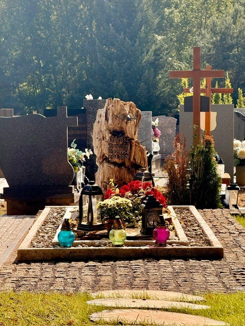 NAGROBEK SKAŁKOWY #SK39 NAGROBEK SKAŁKOWY #SK39